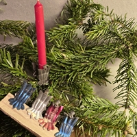 farverige-metal-lysklipsholdere-gamle-lysholdere-gammel-julepynt